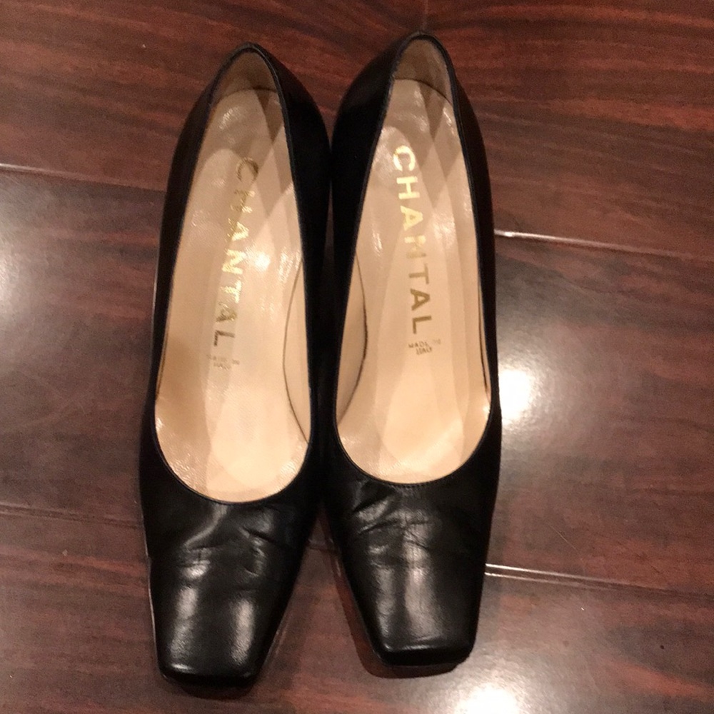 Chantal made in Italy. Great condition black pumps